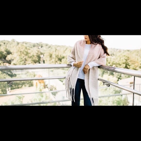 Mer Sea Ombré Pink Beige Cream Wrap Scarf NWOT - Picture 2 of 4